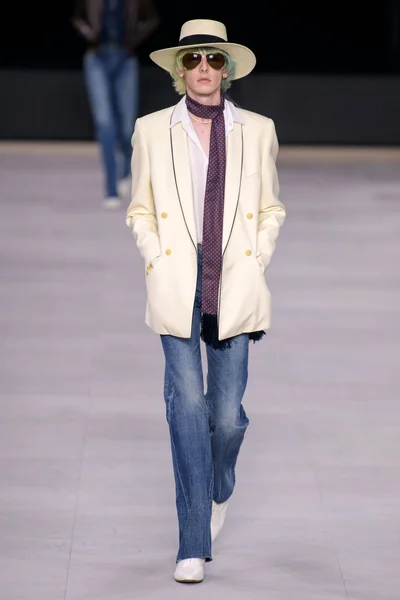 Look 10